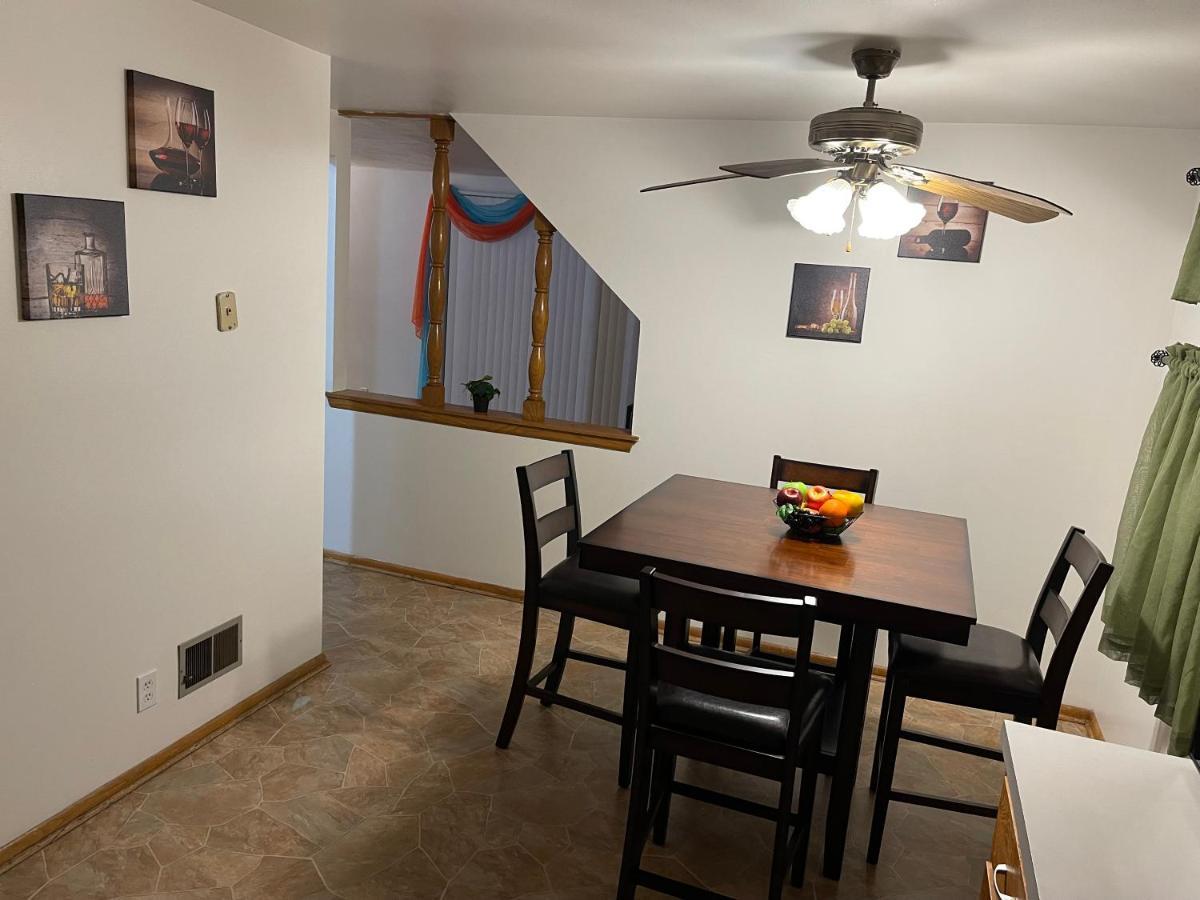 Elite Casa Collection -Free Coffee, Parking, And Wi-Fi Apartment Милуоки Екстериор снимка